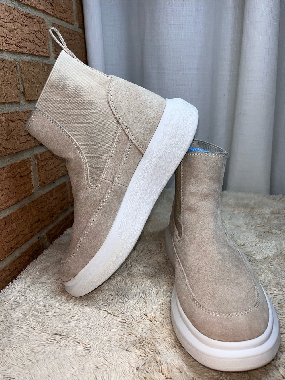 Nurture Rebalance Suede Leather Platform Chelsea Ankle Boots Taupe Beige Size 8.